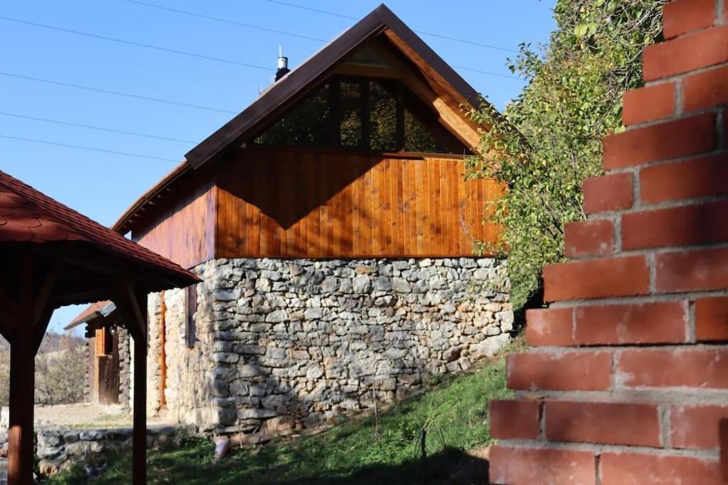 Salas U Bregu In Cheile Carasului Crasova 外观 照片