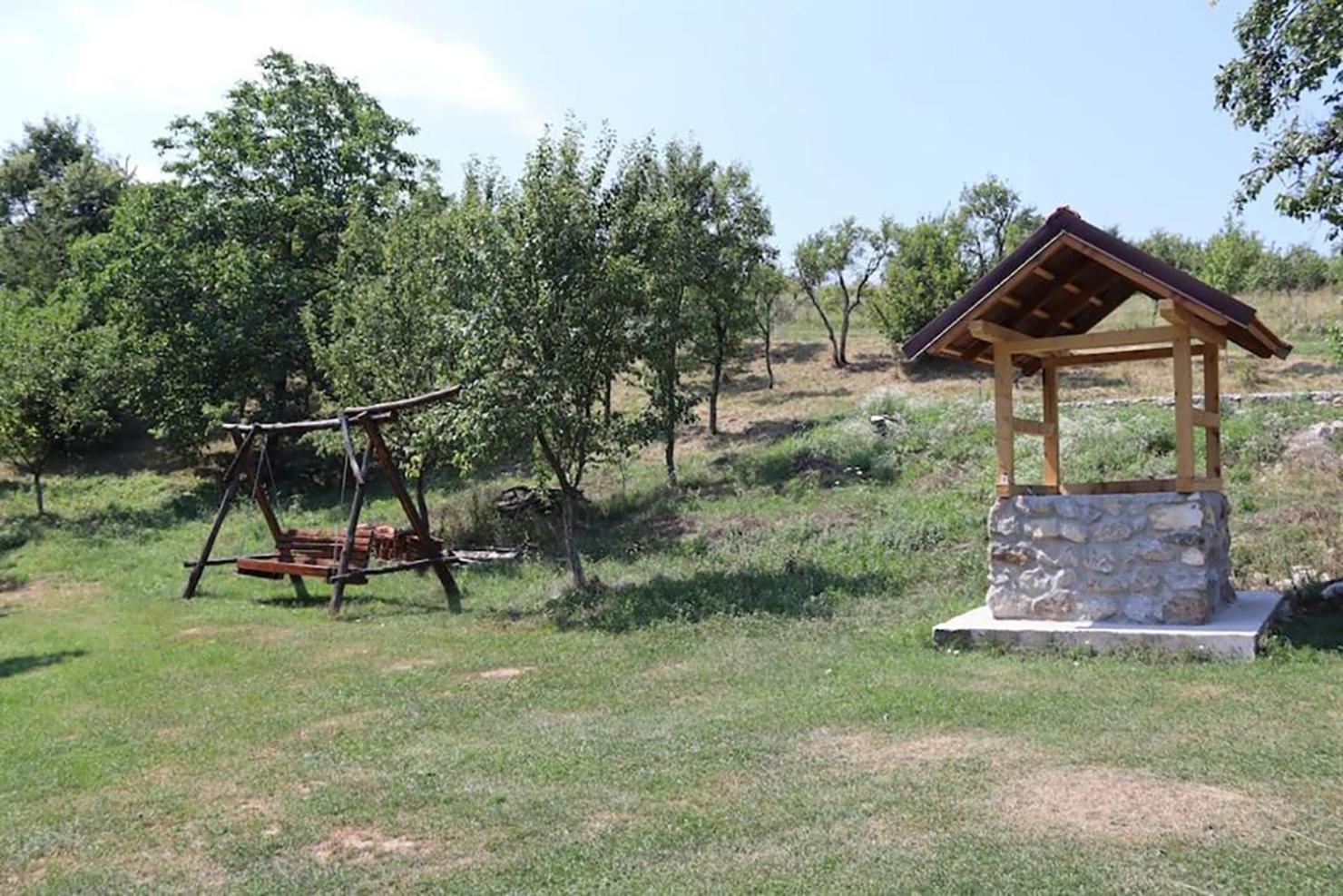 Salas U Bregu In Cheile Carasului Crasova 外观 照片