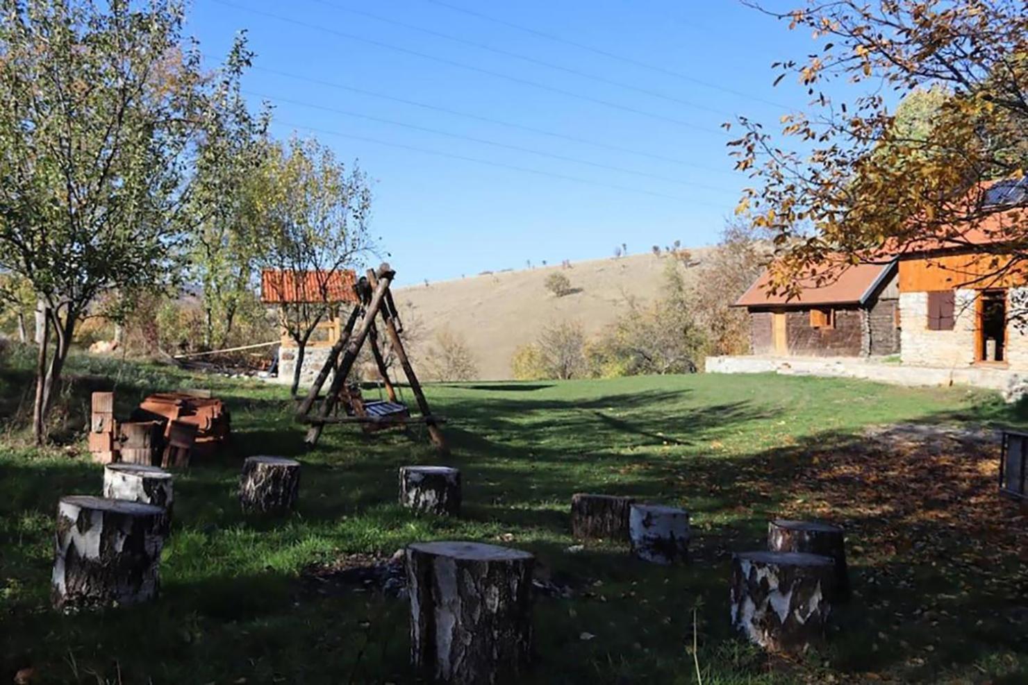 Salas U Bregu In Cheile Carasului Crasova 外观 照片