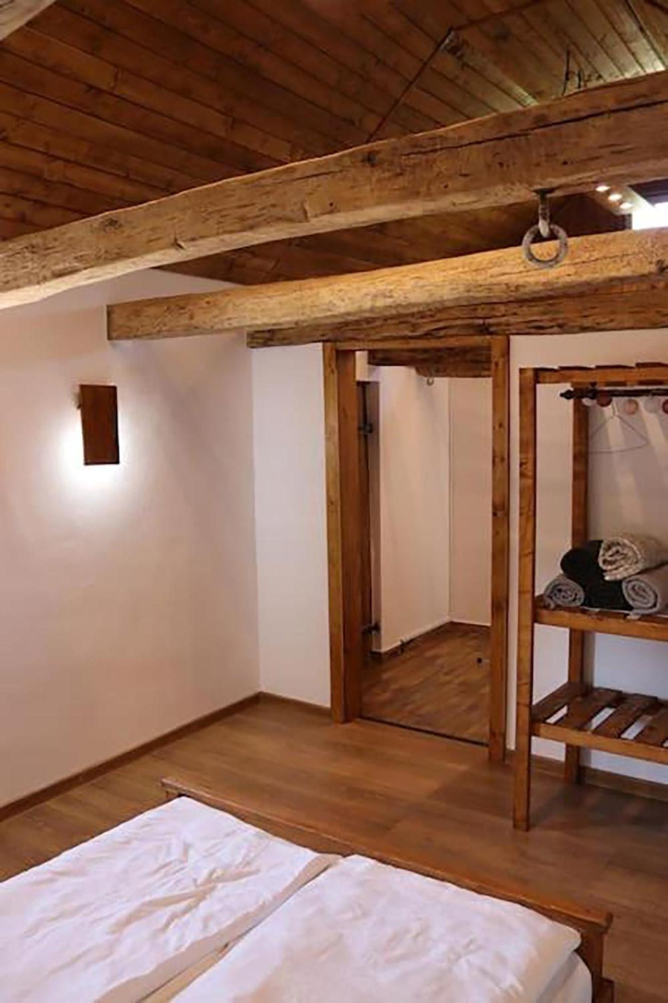 Salas U Bregu In Cheile Carasului Crasova 外观 照片