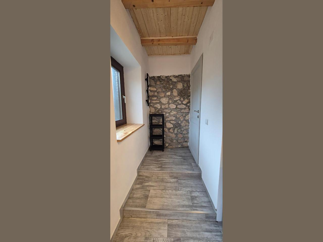 Salas U Bregu In Cheile Carasului Crasova 外观 照片